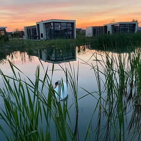 With Motorboat דירה *