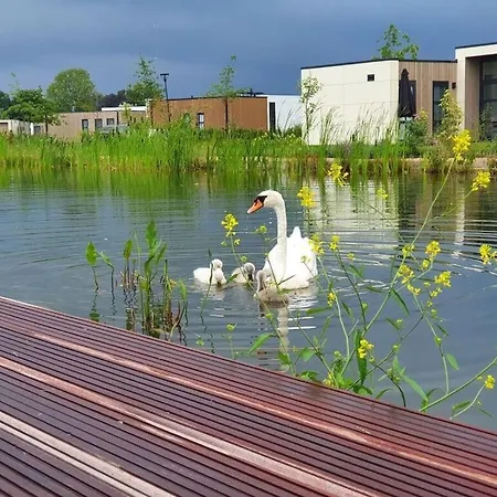 דירה With Motorboat Olburgen