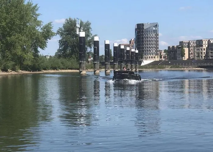 Lägenhet With Motorboat *