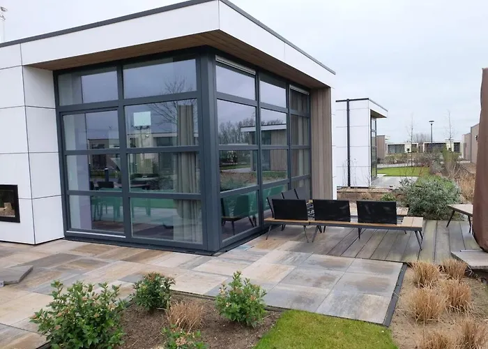 With Motorboat Lägenhet