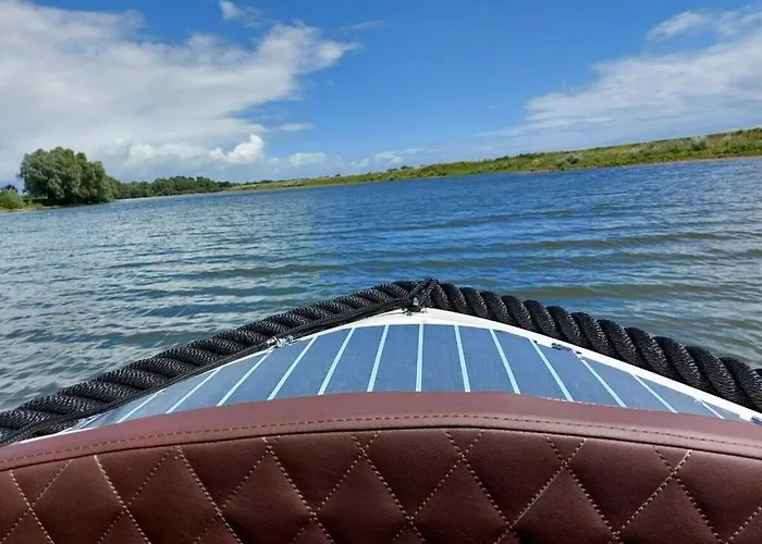 With Motorboat Lägenhet *