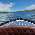 With Motorboat Lägenhet *