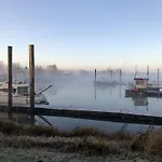 Lägenhet With Motorboat Olburgen