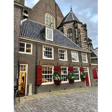 Apartment With Motorboat *